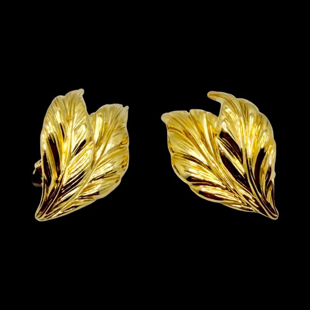 Vintage Gold Tone Stylized Double Leaf Clip On Earrings